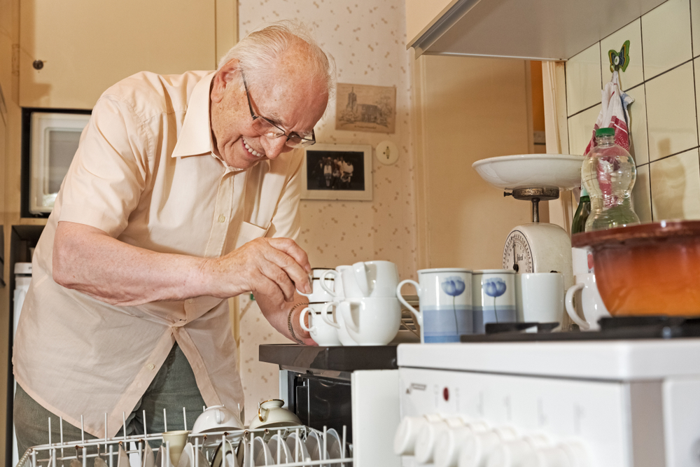 Tips to Choose Between Assisted Living Vs. In-Home Care